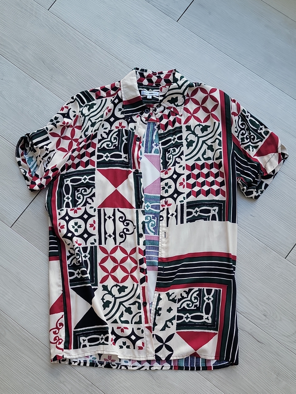Fashion Nova Short-Sleeve Button-Down Shirt - Cream, Black & Red